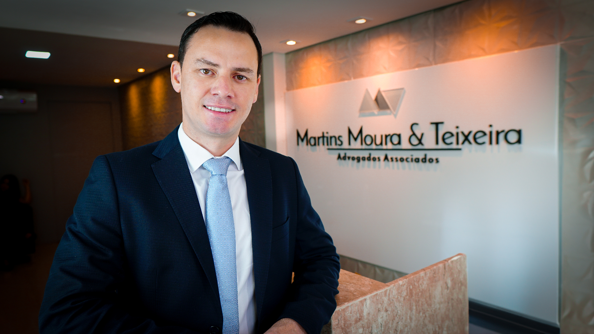 Dr. Magno Moura Teixeira — Especialista em Direito do Consumidor
